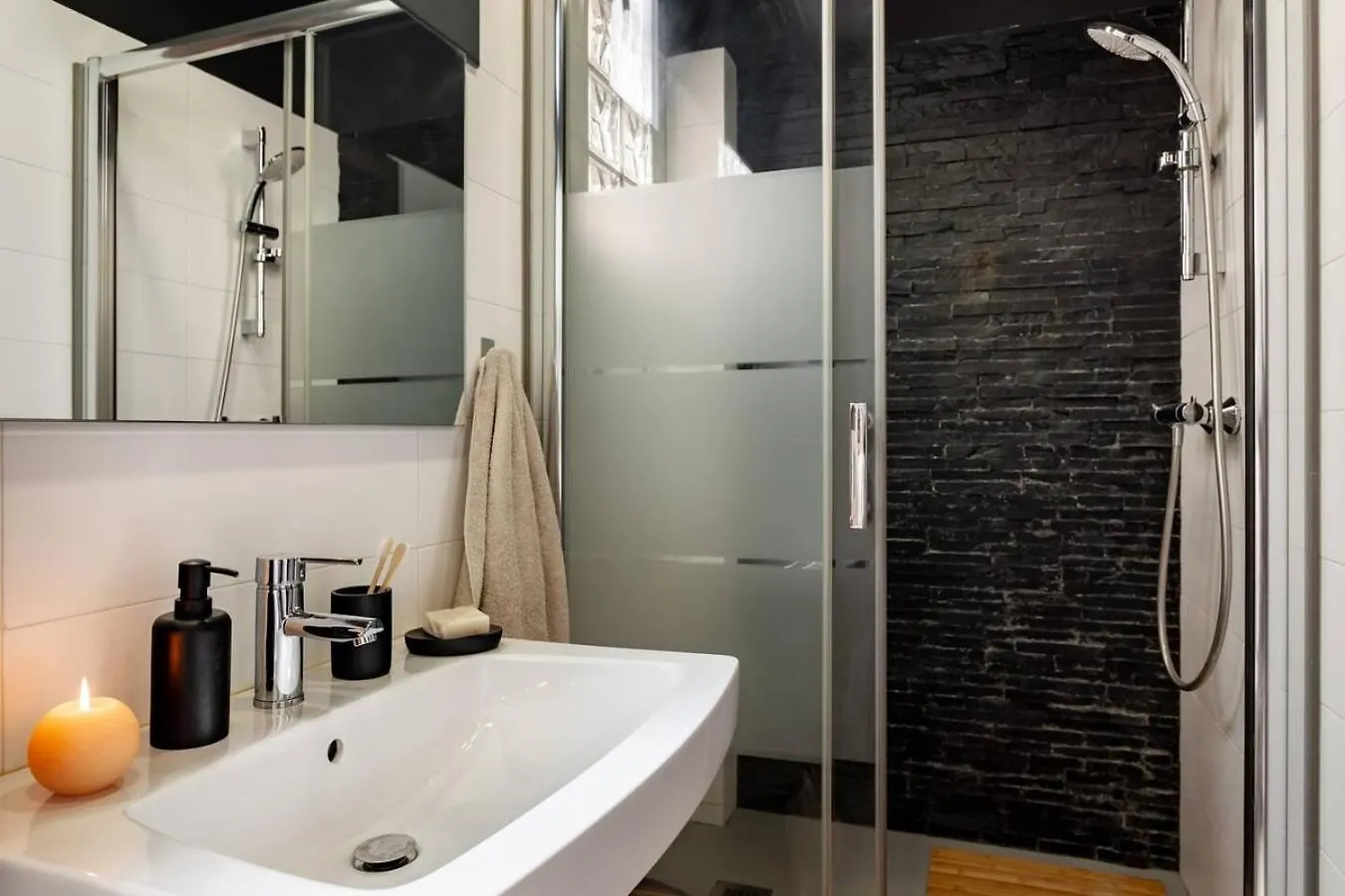 Lejlighed Hegra - 2 Bedrooms, Balcony In Eixample Esquerra Barcelona