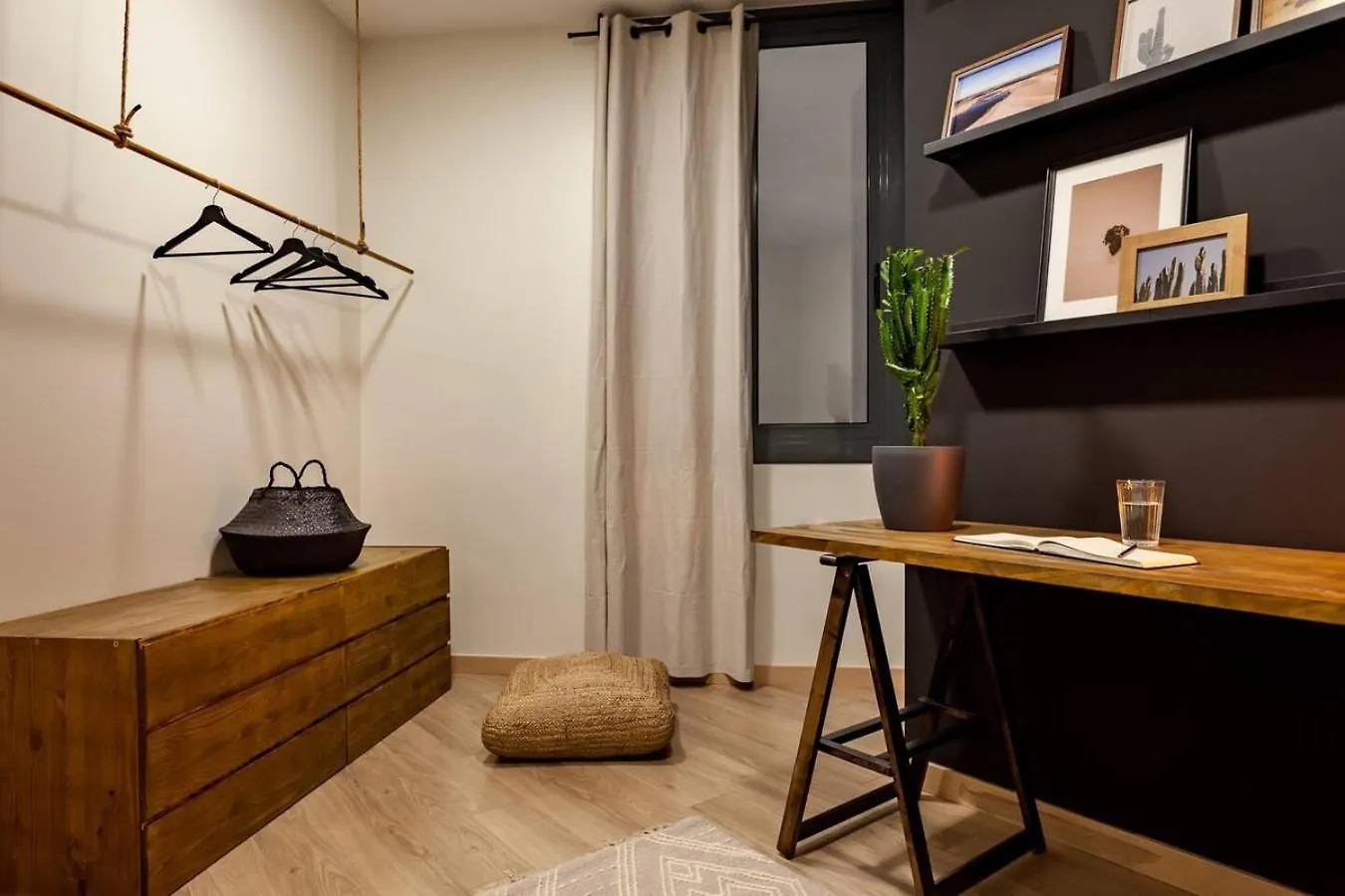 Hegra - 2 Bedrooms, Balcony In Eixample Esquerra Barcelona