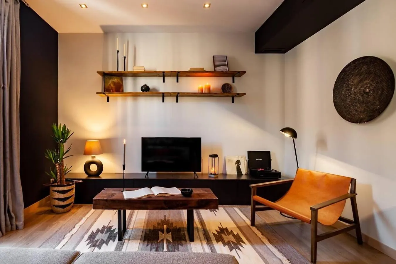 Hegra - 2 Bedrooms, Balcony In Eixample Esquerra Barcelona Lejlighed