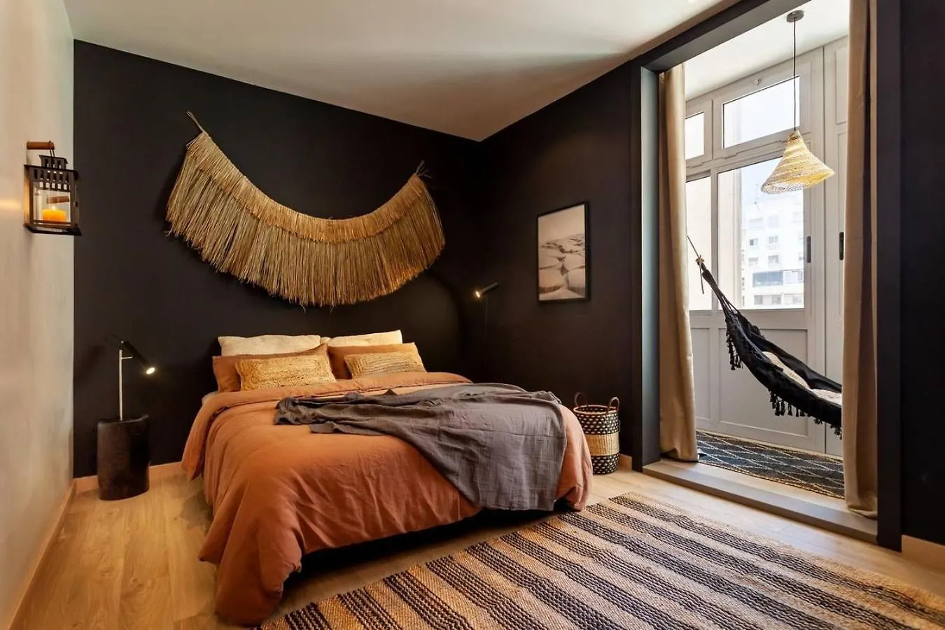 Hegra - 2 Bedrooms, Balcony In Eixample Esquerra Barcelona